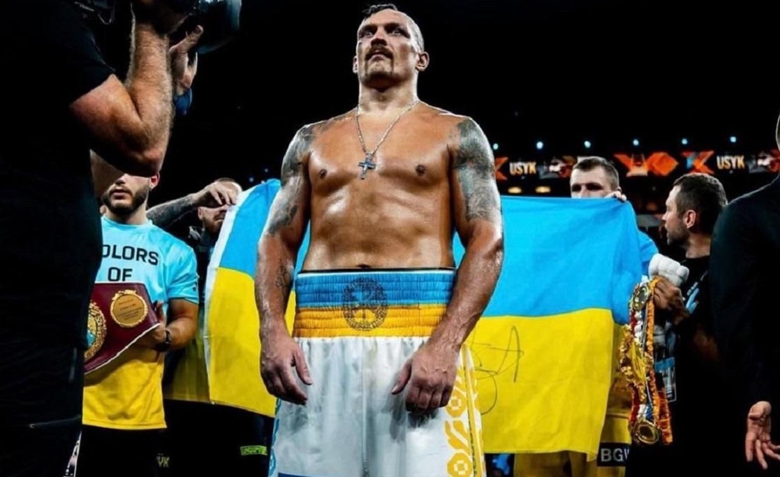 Усик решил припугнуть Фьюри в образе воина — фото | Fightnews.info